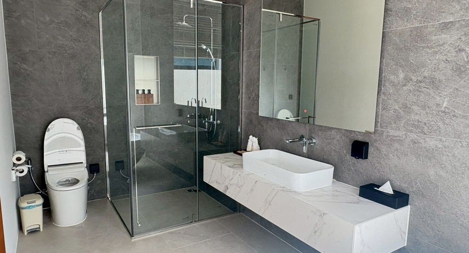 For rent 4 bedrooms villa in Mueang Phuket, Phuket