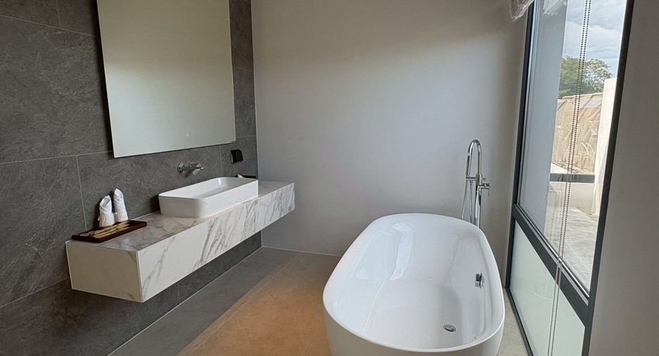 For rent 4 bedrooms villa in Mueang Phuket, Phuket