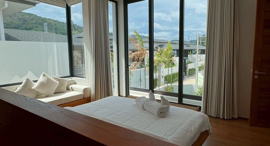 For rent 4 bedrooms villa in Mueang Phuket, Phuket