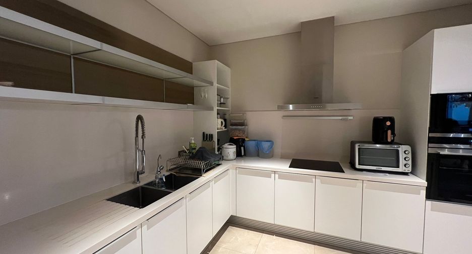 Wohnung zur Miete mit 3 Zimmer in Pathum Wan, Bangkok