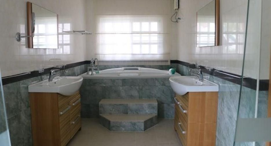 For sale 3 bedrooms villa in Thalang, Phuket