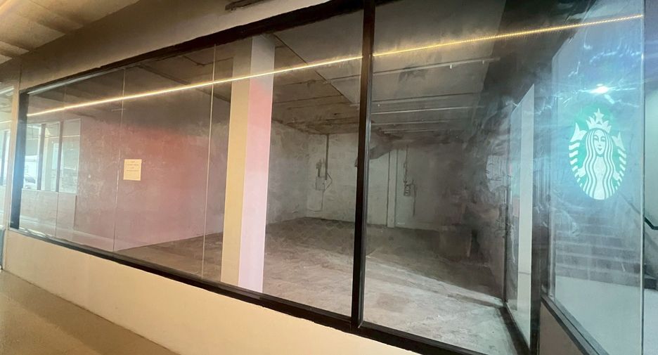 For rent retail Space in Watthana, Bangkok
