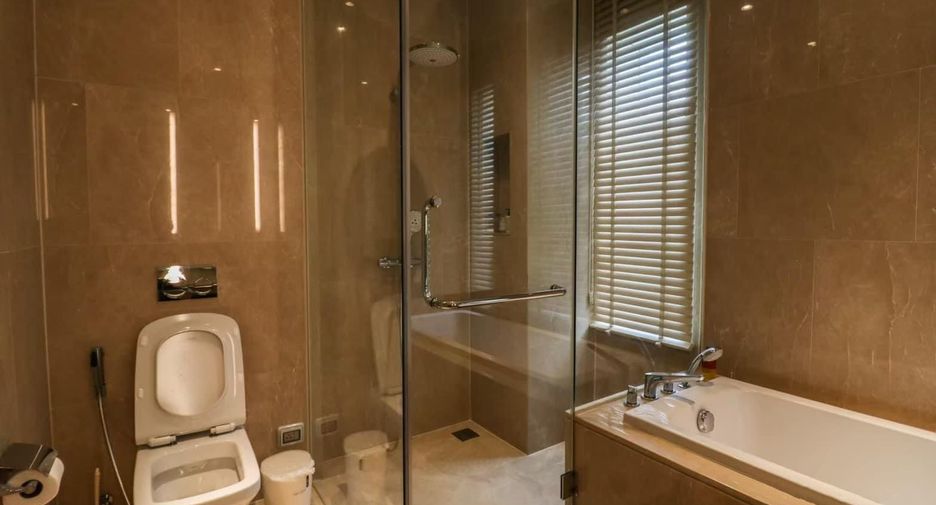 For rent 2 bedrooms condo in Khlong San, Bangkok