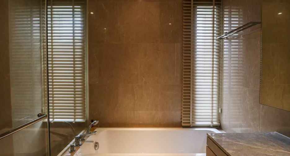 For rent 2 bedrooms condo in Khlong San, Bangkok