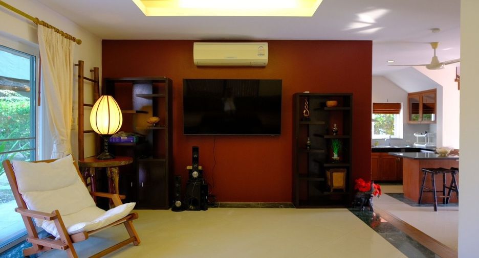 For rent 3 bedrooms villa in Mueang Phuket, Phuket