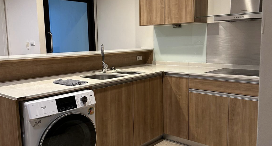 For rent 3 bedrooms condo in Sathon, Bangkok