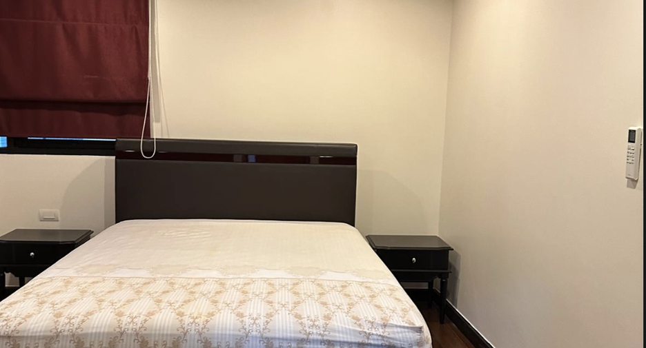 For rent 3 bedrooms condo in Sathon, Bangkok