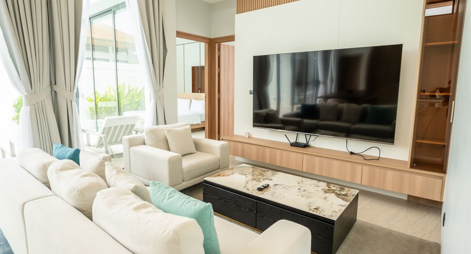 For rent 4 bedrooms villa in Mueang Phuket, Phuket