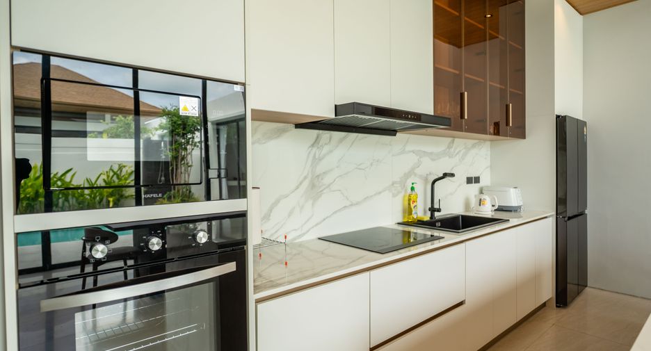For rent 4 bedrooms villa in Mueang Phuket, Phuket