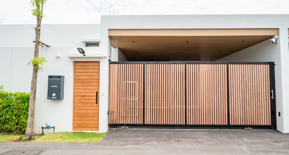 For rent 4 bedrooms villa in Mueang Phuket, Phuket