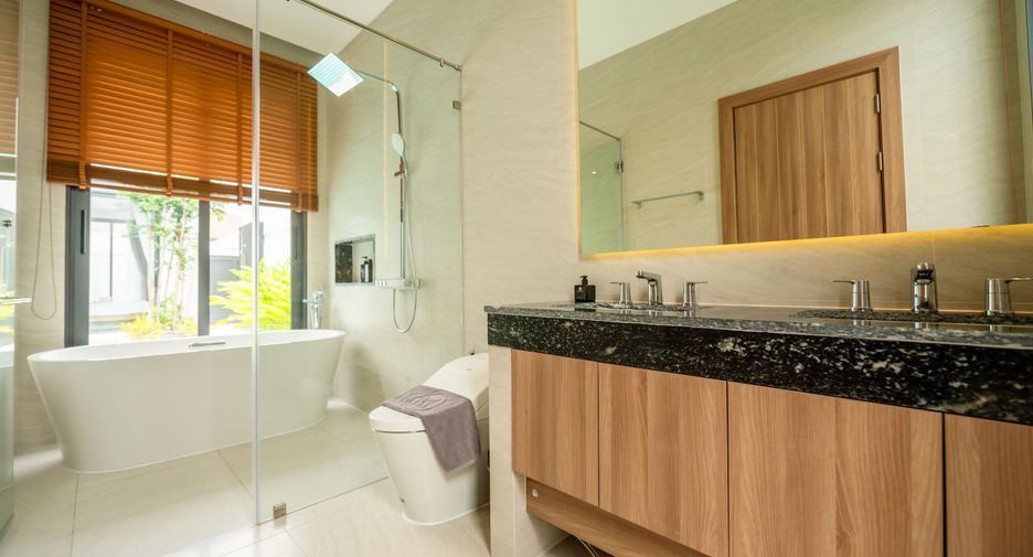 For rent 4 bedrooms villa in Mueang Phuket, Phuket