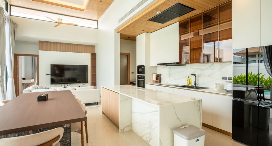 For rent 4 bedrooms villa in Mueang Phuket, Phuket