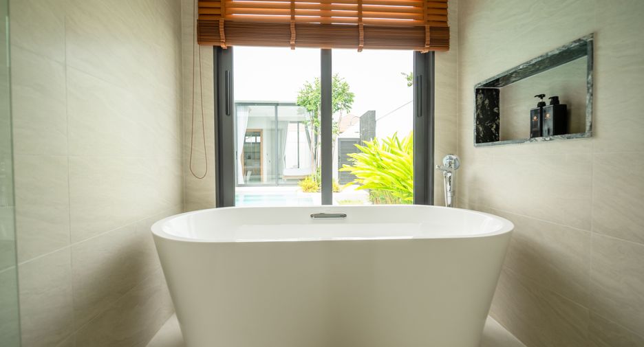 For rent 4 bedrooms villa in Mueang Phuket, Phuket