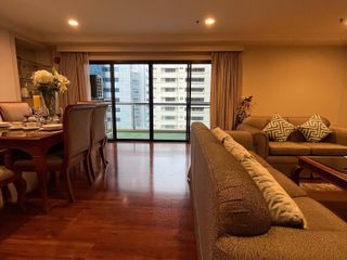 Apartamento en alquiler de 3 habitaciones en Watthana, Bangkok