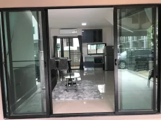 出售 和 出租 3 卧室 联排别墅 在 Prawet, 曼谷
