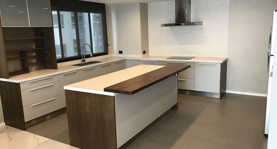 Condo en alquiler de 4 habitaciones en Khlong Toei, Bangkok