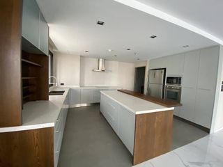 Аренда 4 спальни кондо в Кхлонг Тоеи, Бангкок