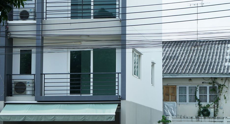 À vendre et à louer 3 chambres maison à Prawet, Bangkok