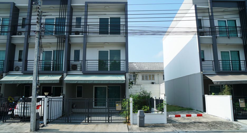 À vendre et à louer 3 chambres maison à Prawet, Bangkok