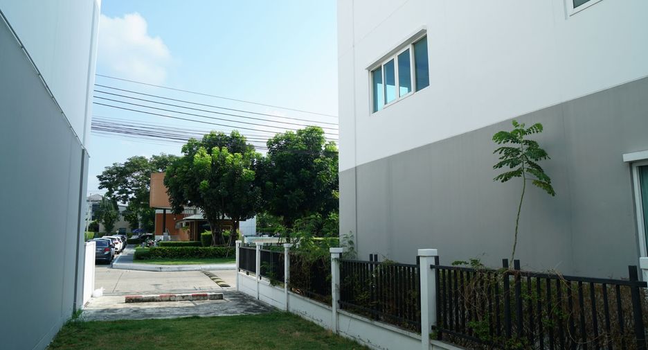 À vendre et à louer 3 chambres maison à Prawet, Bangkok