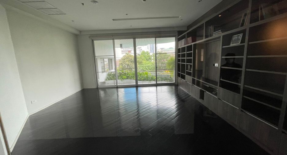 For rent 4 bedrooms condo in Sathon, Bangkok