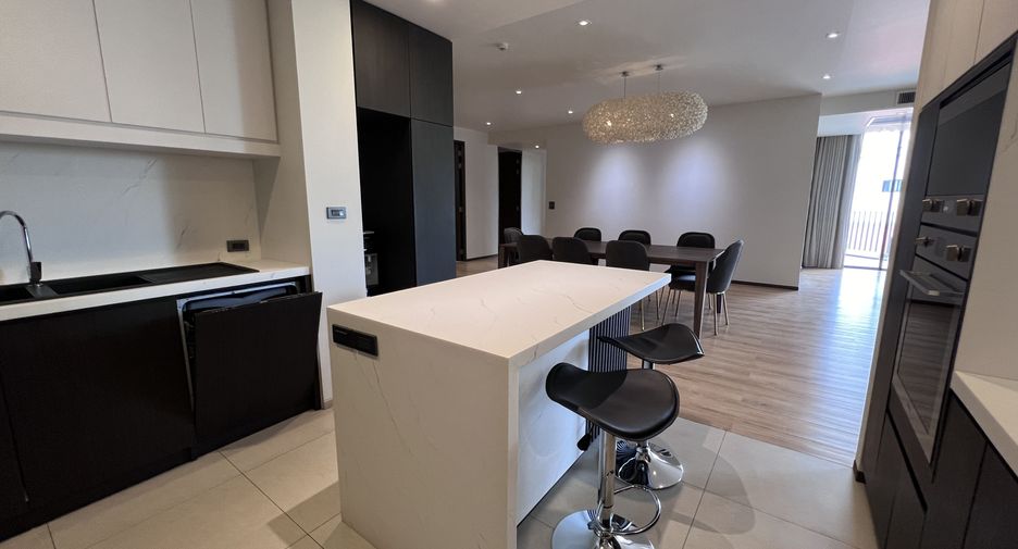 For rent 3 bedrooms condo in Khlong Toei, Bangkok