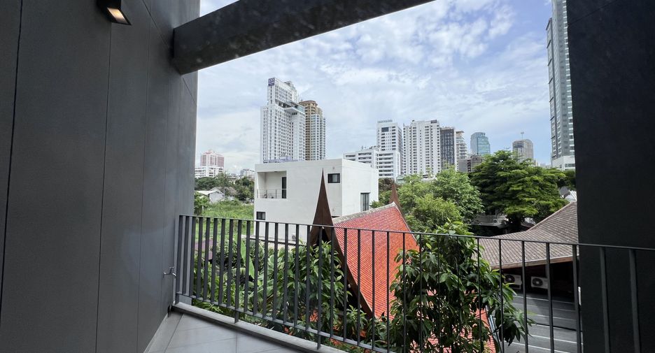 For rent 3 bedrooms condo in Khlong Toei, Bangkok