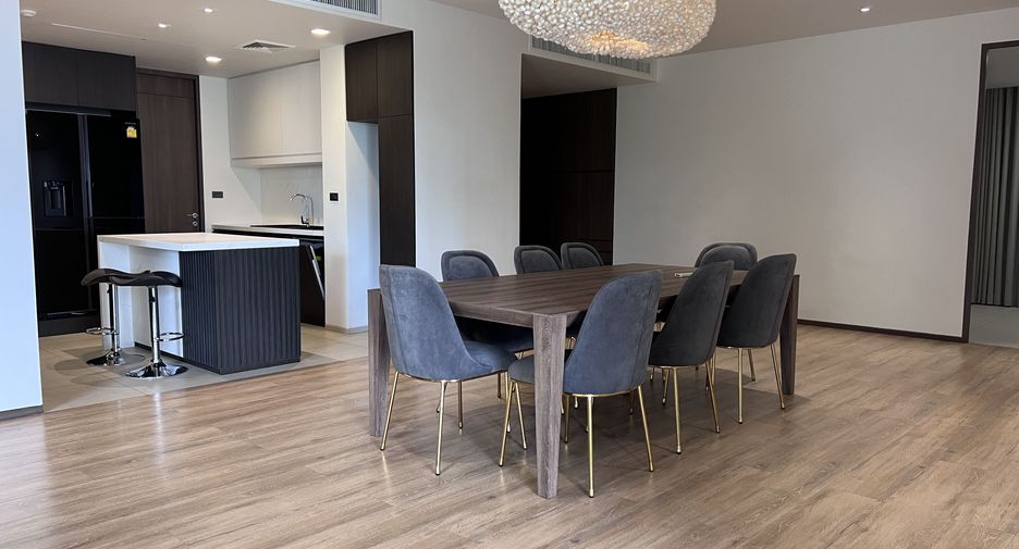 For rent 3 bedrooms condo in Khlong Toei, Bangkok