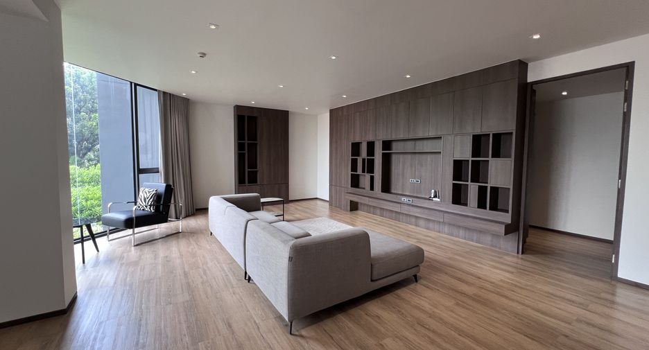 For rent 3 bedrooms condo in Khlong Toei, Bangkok
