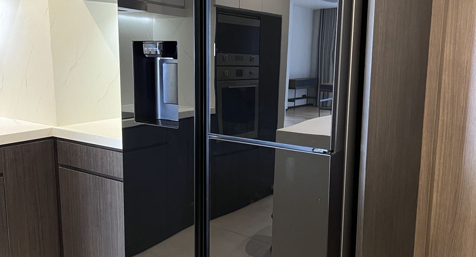 For rent 3 bedrooms condo in Khlong Toei, Bangkok