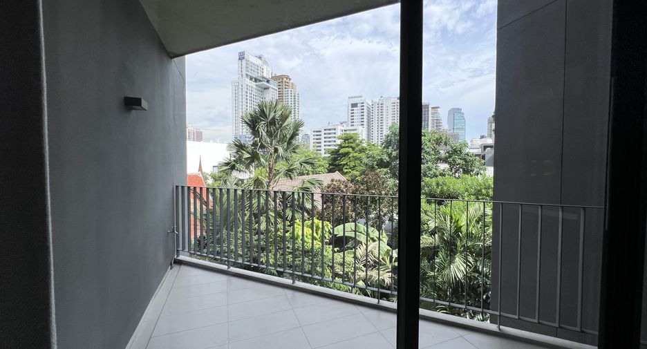 For rent 3 bedrooms condo in Khlong Toei, Bangkok