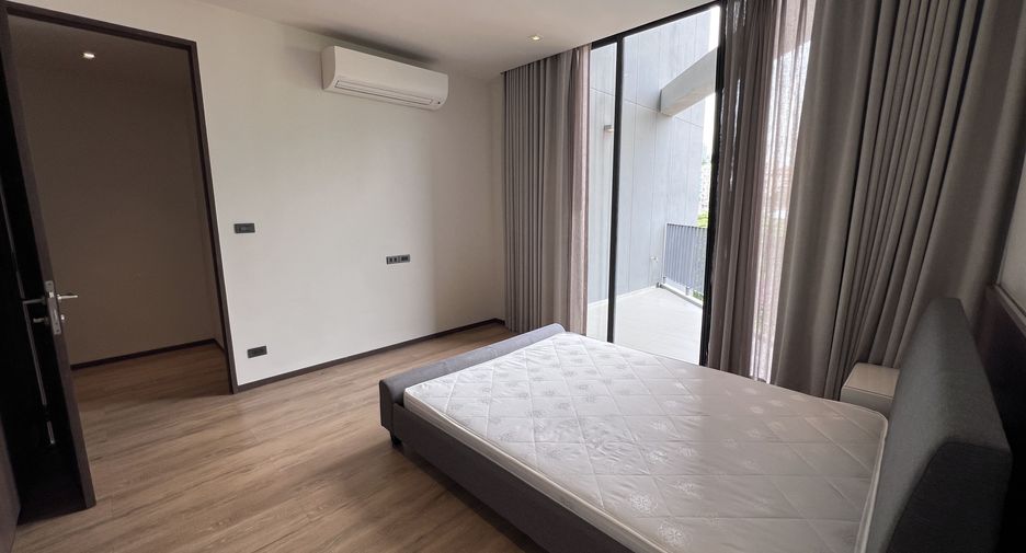 For rent 3 bedrooms condo in Khlong Toei, Bangkok