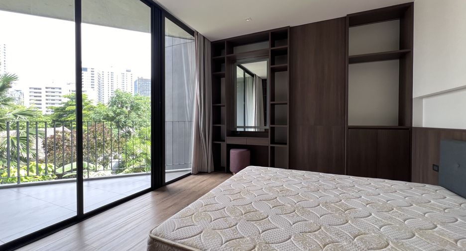 For rent 3 bedrooms condo in Khlong Toei, Bangkok