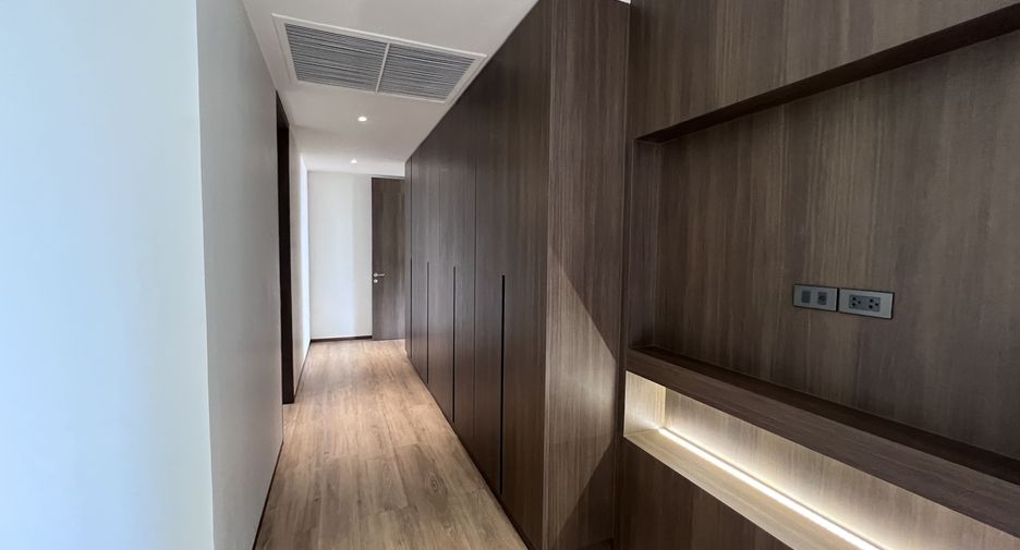 For rent 3 bedrooms condo in Khlong Toei, Bangkok