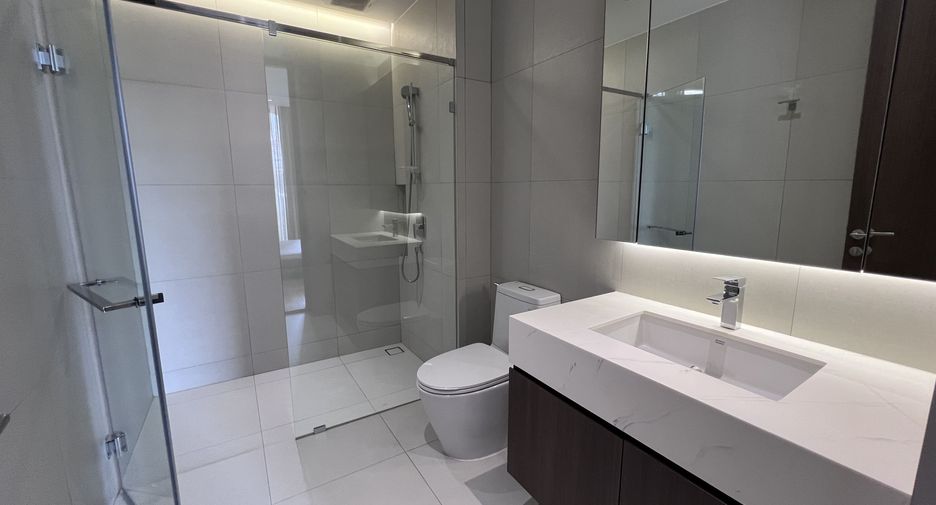 For rent 3 bedrooms condo in Khlong Toei, Bangkok