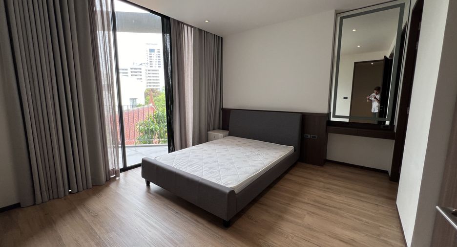 For rent 3 bedrooms condo in Khlong Toei, Bangkok