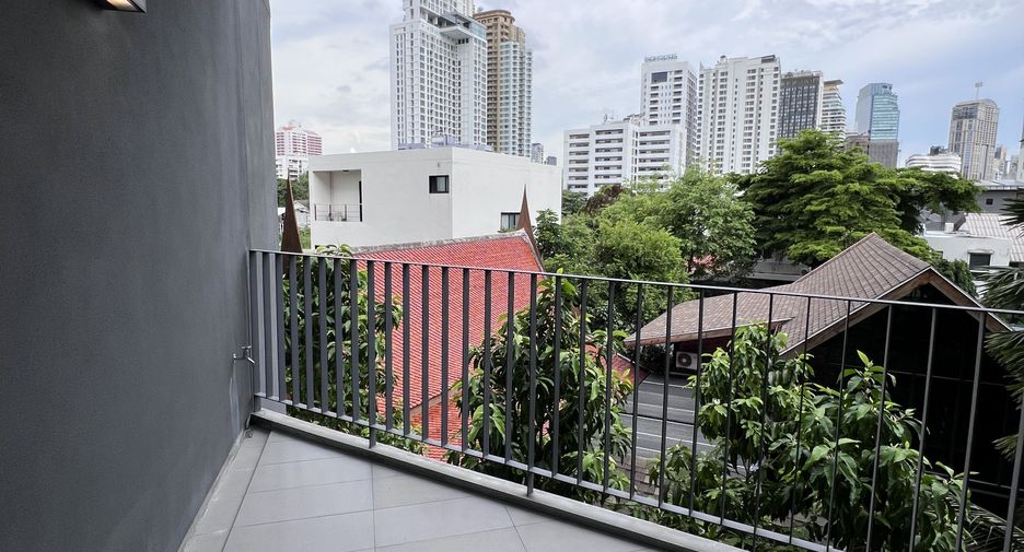 For rent 3 bedrooms condo in Khlong Toei, Bangkok
