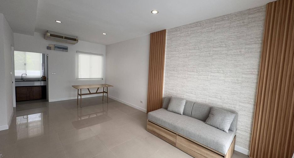 For sale 3 bedrooms townhouse in Prawet, Bangkok
