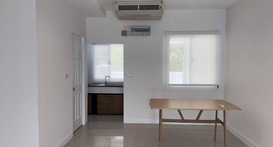 For sale 3 bedrooms townhouse in Prawet, Bangkok