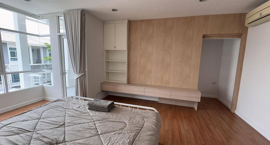 For sale 3 bedrooms townhouse in Prawet, Bangkok