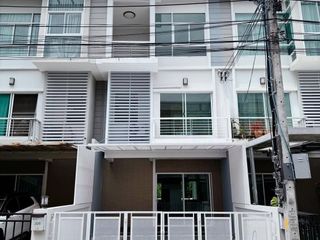 For sale 3 bedrooms townhouse in Prawet, Bangkok
