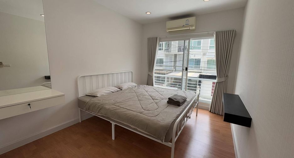 For sale 3 bedrooms townhouse in Prawet, Bangkok