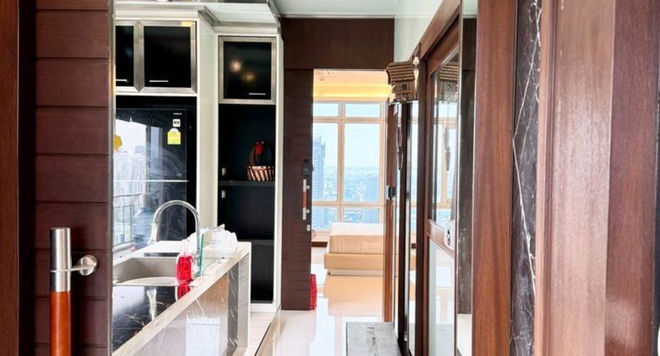 For rent 3 bedrooms condo in Watthana, Bangkok