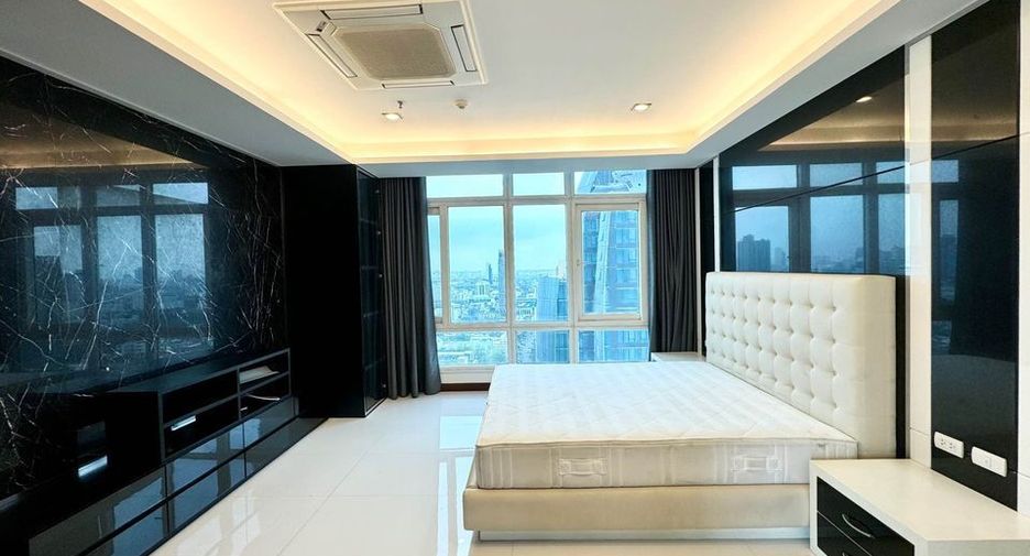 For rent 3 bedrooms condo in Watthana, Bangkok