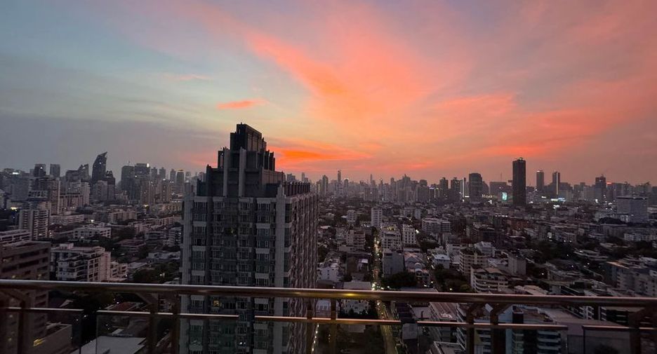For rent 3 bedrooms condo in Watthana, Bangkok