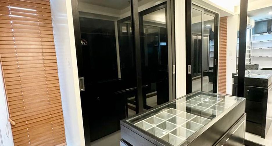 For rent 3 bedrooms condo in Watthana, Bangkok