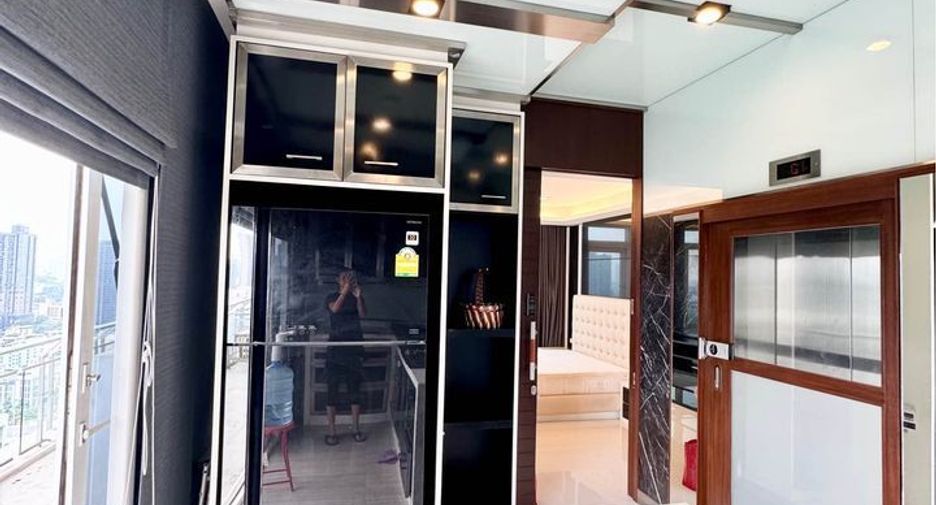 For rent 3 bedrooms condo in Watthana, Bangkok