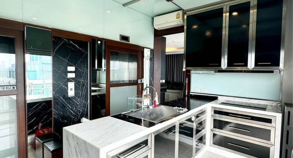 For rent 3 bedrooms condo in Watthana, Bangkok
