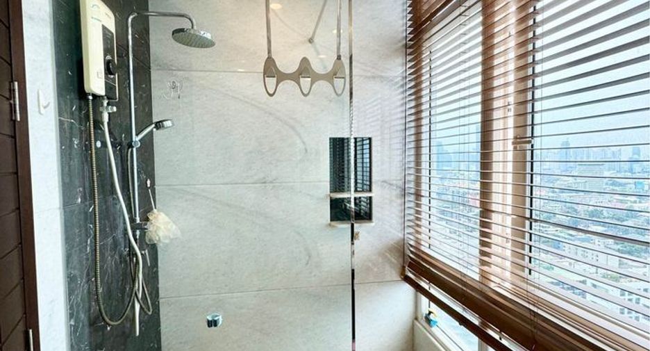 For rent 3 bedrooms condo in Watthana, Bangkok