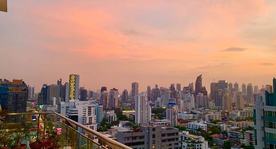 For rent 3 bedrooms condo in Watthana, Bangkok